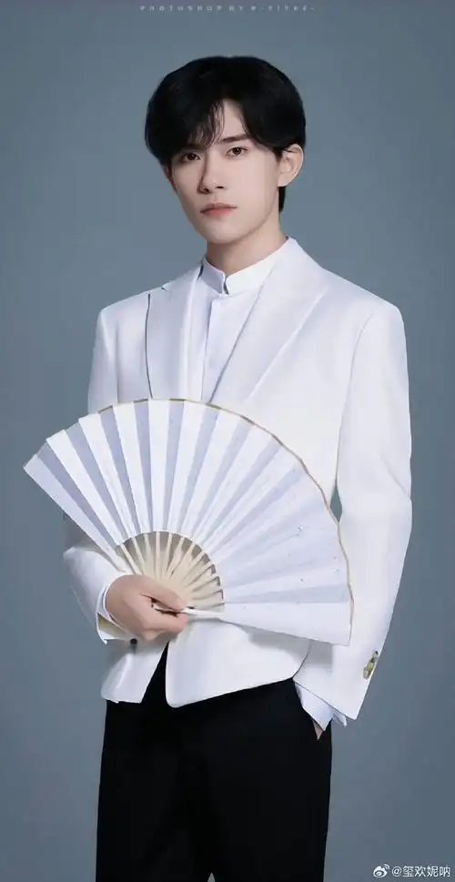 四字 易烊千玺 yyqx 四字弟弟##易烊千玺竖纹西装