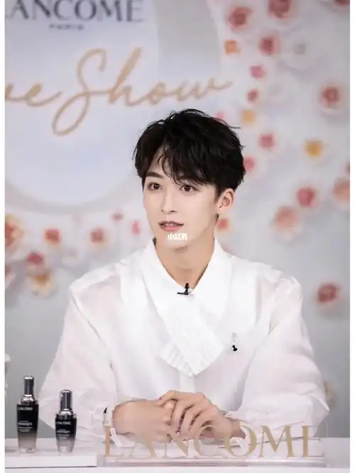 时代7373737373737373737373#周震南  #何洛洛