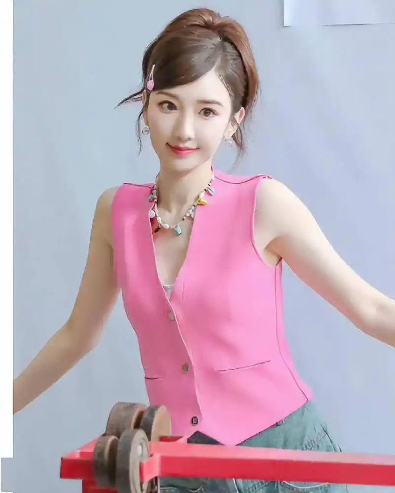 太惊艳:毛晓彤粉色穿搭甜美可人,少女范十足!