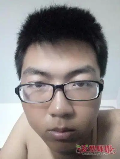 初中男学生理小平头造型 什么短发适合脸大的男生(4)
