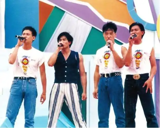 相关问题三,杜德伟为什么不是四大天王 杜德伟的老婆照片