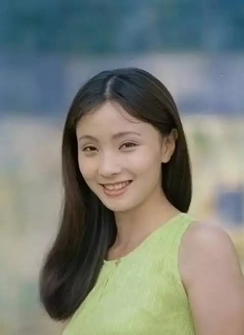 国内女明星20年前老照片曝光章子怡青涩袁泉真实李冰冰干净