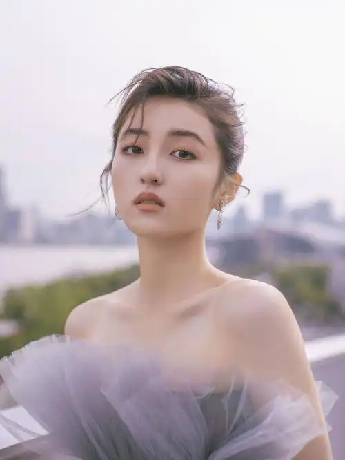 张子枫直角肩太优越! 张子枫这套造型真