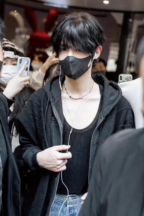 黄明昊日系黑发六宫格