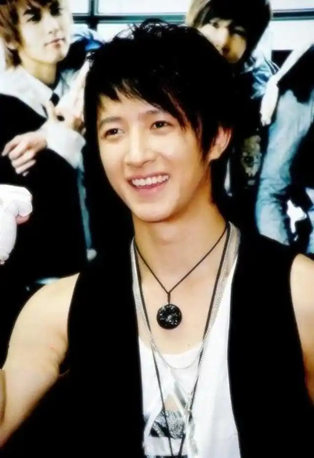 卢靖姗在母亲节官宣怀孕韩庚和她一起晒孕肚体验怀孕不易