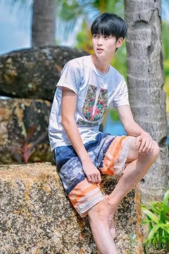 陈宥维获何冰亲笔信相赠 超次元新星团实力来袭