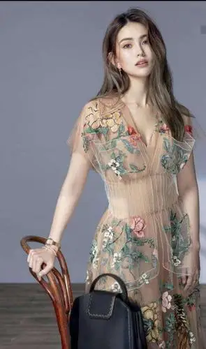 混血女孩昆凌,穿搭非常的漂亮,人也很美