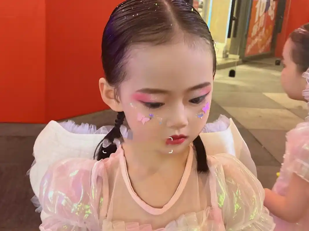 儿童舞台妆…可可爱爱 可爱闪亮舞台妆儿童舞台妆