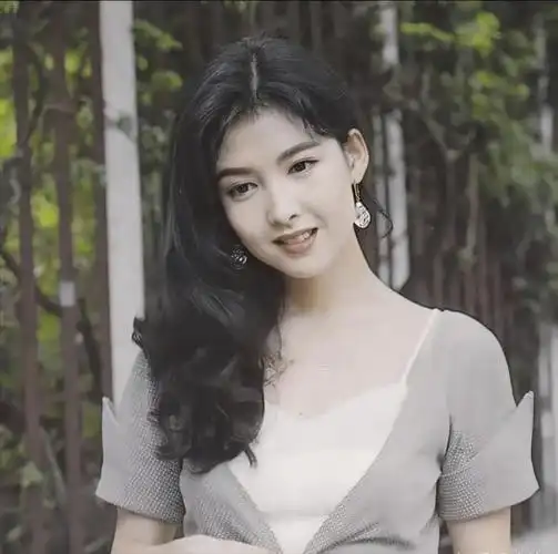 周慧敏罕见亮相!56岁的"玉女"依旧迷人动人