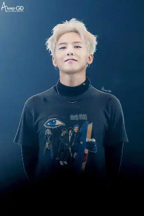 大家有没有权志龙好看的照片,我要收集,可以做壁纸的那种?