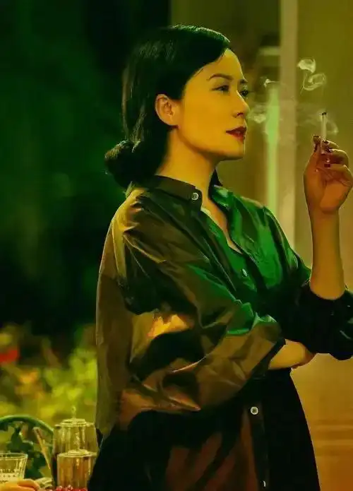 旗袍女神俞飞鸿成熟气质尽显身穿旗袍尽显玲珑身段太绝了