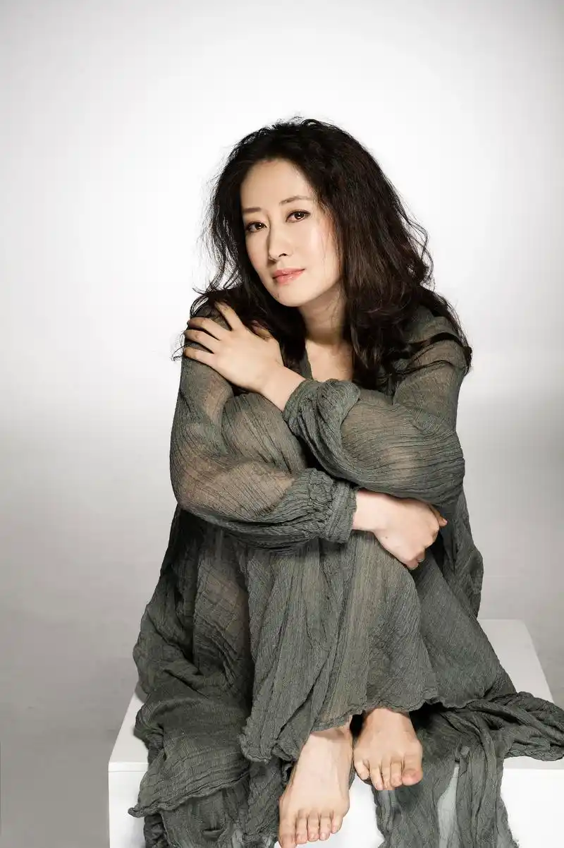 刘敏涛资料 3. 首届电视演员形象榜揭晓 倪萍孙俪佟丽娅荣登金榜  .