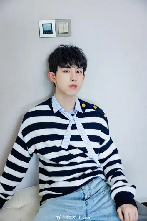 这次就不发36宫格了,还是6宫格更适合我#就要辰现在#郭俊辰超话