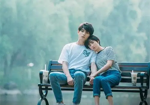 浪漫青春校园情侣图片等等啊我的青春