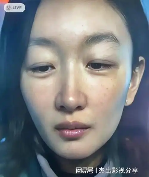 天生的电影脸高清镜头下周冬雨脸上雀斑很美眼神写满故事