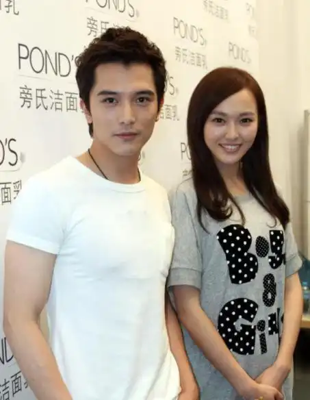 唐嫣前男友邱泽出道20年被骂10年与小22岁女演员合作成功逆袭