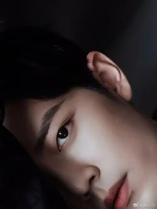 瞬间沦陷的明星眼神#肖战拥有一双有故事的双眸,温柔,深情,迷人 不断