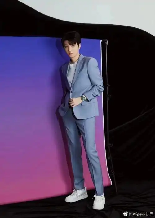 tfboys-王俊凯活动出席亮相雾霾蓝西装in ash prince小白鞋永续环保