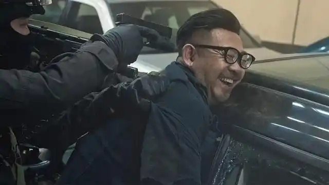 《拆弹专家》刘德华姜武终极一搏 火力全开对射