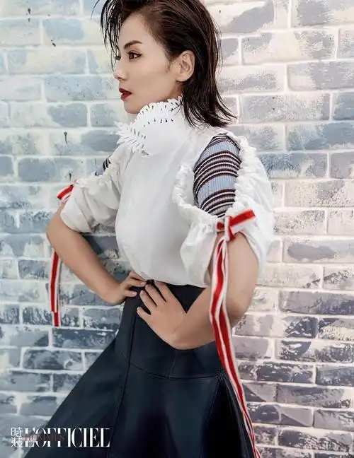 近日,刘涛曝光一组《时装男士》封面大片.