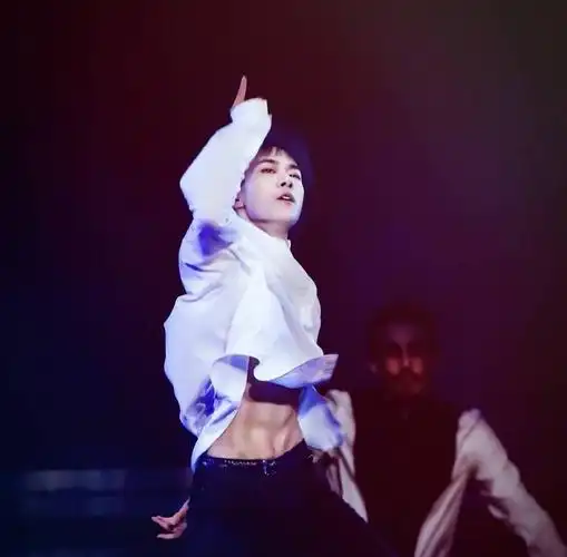 看看明星名品腹肌鲨 谁的眼泪从嘴角流下来?_高清图集_新浪网