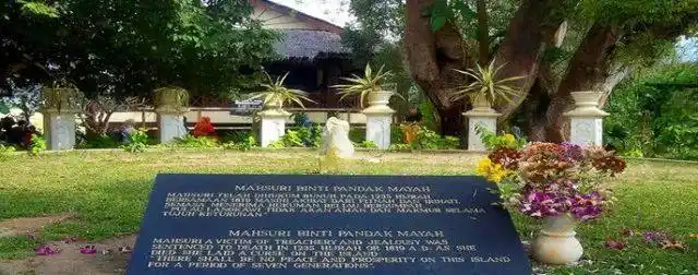 玛苏丽之墓 (mahsuri mausoleum) 距离市镇瓜镇大约12公里,陵墓是为了