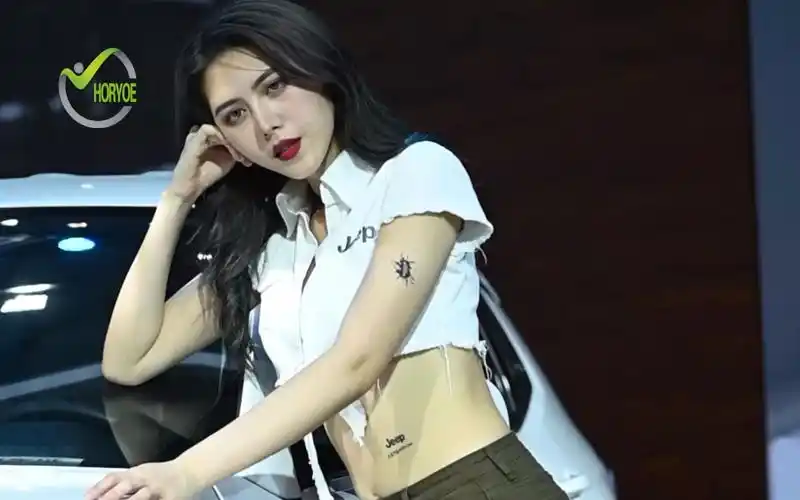 4k 精选国内车模小姐姐热裤颜值输出走秀