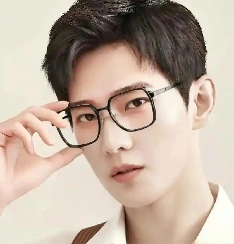 90男明星颜值排名:肖战第3档,华晨宇第5档 1.