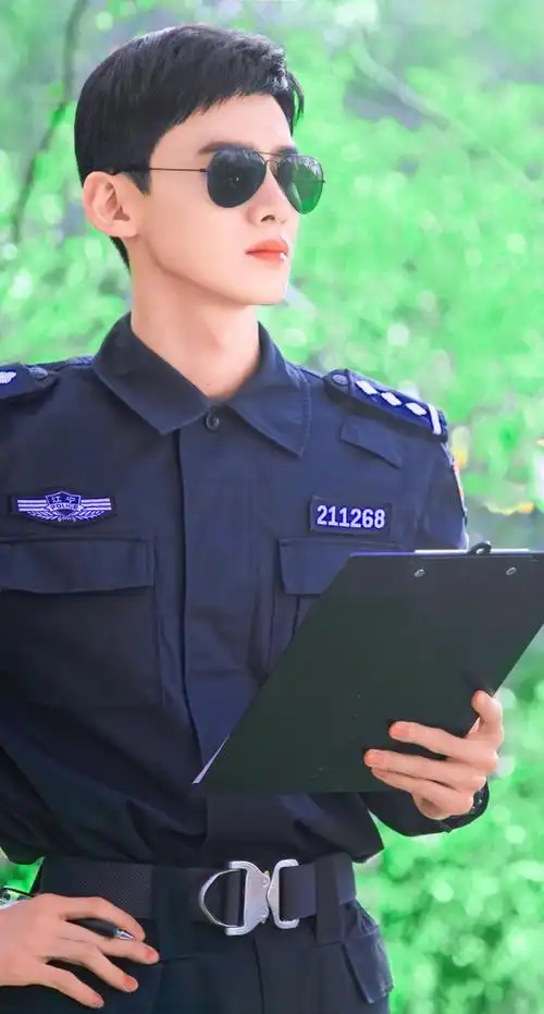 白敬亭/这一身装扮也太帅了吧#你是我的城池营垒#_腾讯新闻