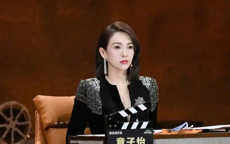 关掉美颜和滤镜后,高圆圆像老了10岁,这才是44岁真实的样子_状态_苹果