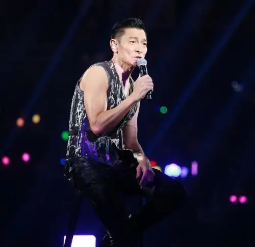 2018年12月15日,刘德华登上红馆舞台举行演唱会.(视觉中国供图)