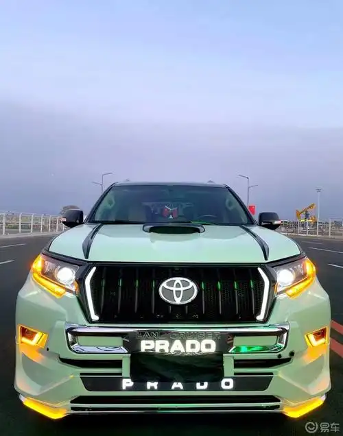 xdm改装后的普拉多是不是够帅气,开在路上有着超高的回头率!