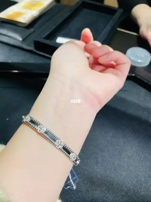 梵克雅宝白金万花筒手镯17补货啦