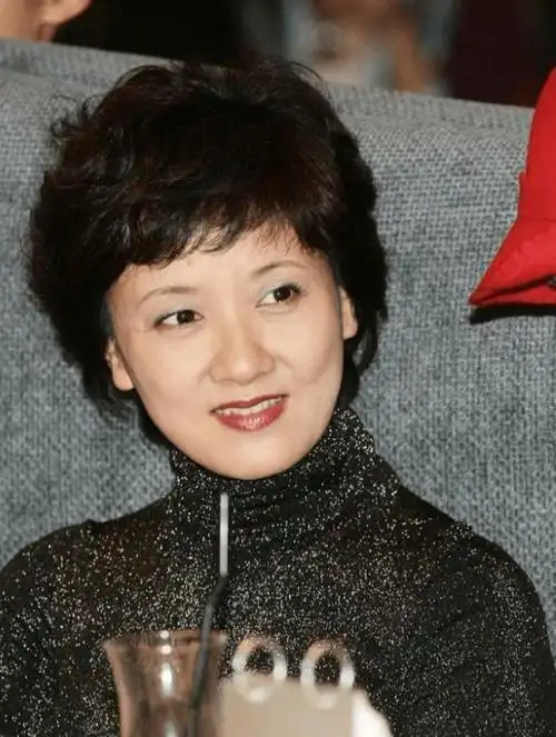 越低调越出乎意料丁克了一辈子的邓婕最终成了人生赢家