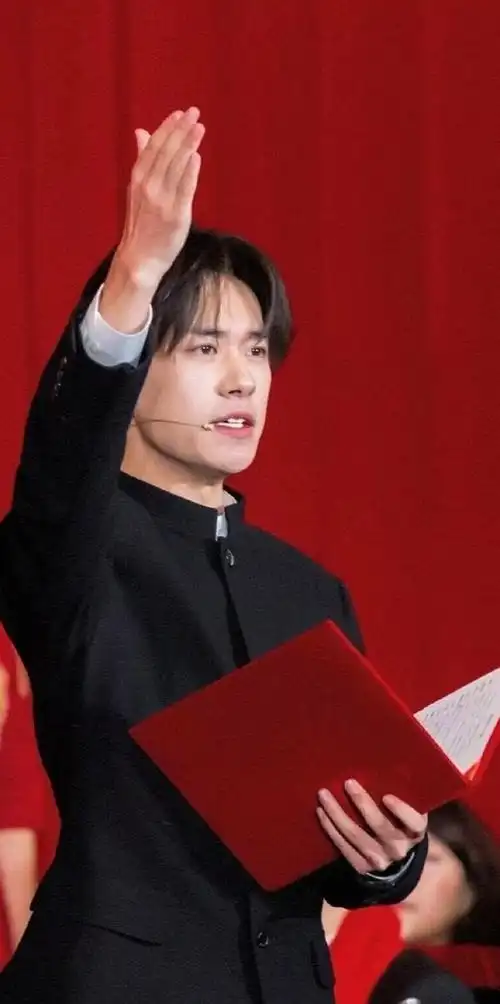 易烊千玺闭眼侧颜