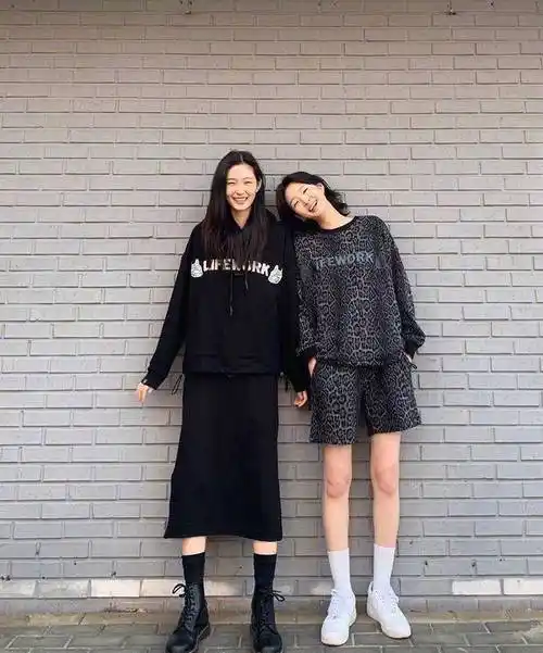 原创闺蜜装怎么穿出时髦感参考下面6套穿搭玩转花式穿法