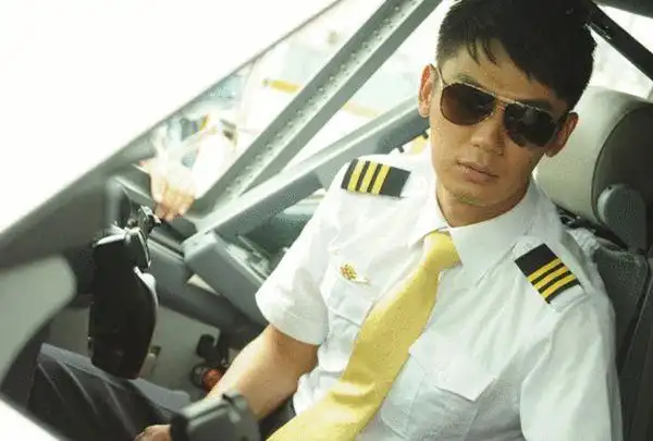 天使艾美丽热播芦芳生饰机长圆儿时梦想