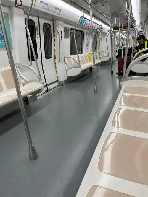 人生有很多个第一次,这是第一次独自一人坐地铁,虽然兜兜转转好久才