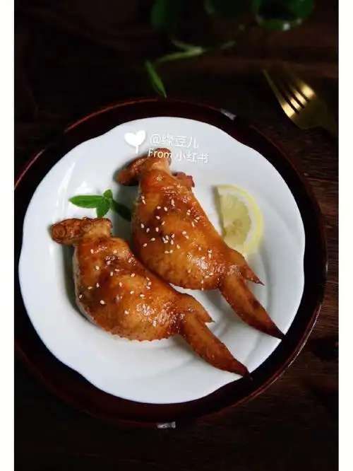 香喷喷的鸡翅包饭