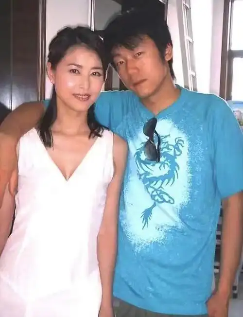 有网友曝光了周海媚工作人员的朋友圈,引发关注.