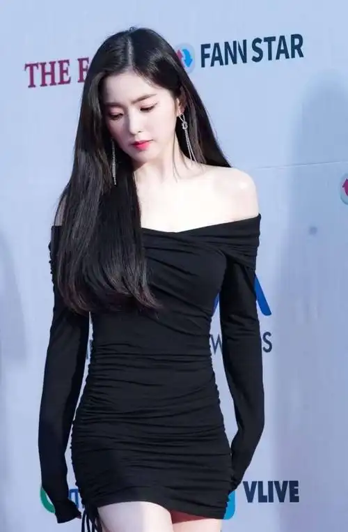 裴珠泫真的是不管颜值高身材也非常好,真的是相比起以前来说又美了不