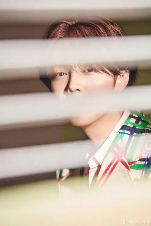 鹿晗关晓彤与好友外出聚餐#鹿晗小小一只好帅好可爱啊,期待三巡的