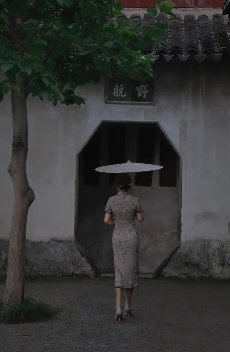 烟雨江南醉苏州#旗袍 #江南烟雨 #复古民国风 #摄影 #江 - 抖音