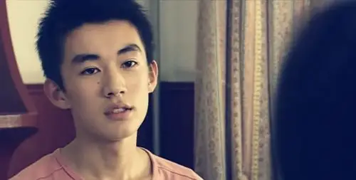 看《琉璃》的时候,觉得刘学义太好看了,挪不开眼睛的那种.