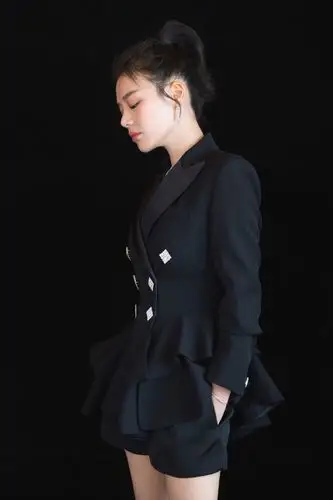 马思纯黑色西服套装性感写真