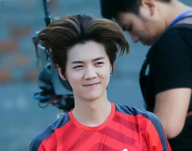 除了性别是真的假头发假身高男星的虚荣心让人想不到