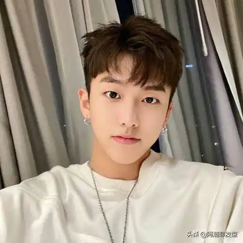 3款今年高人气男生发型参考,很帅很有型,剪完减龄又涨颜值_刘海_造型