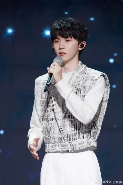 "(比如)马嘉祺,虽然他是节目中年龄最小的,但是对于80