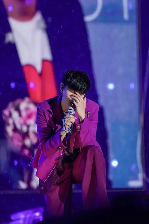 林俊杰超话我必须称第一张照片为今年我拍的神图(不要脸),感谢11.