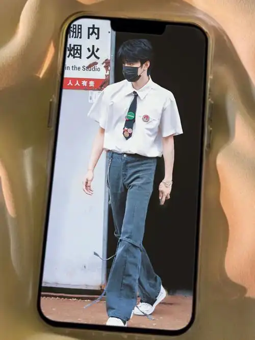 腿 好细的腰 好小的头 好帅的脸 太鲨我了#帅哥  #刘耀文 #时代少年团